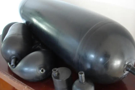 管路式蓄能器和纏繞式蓄能器區別在哪？